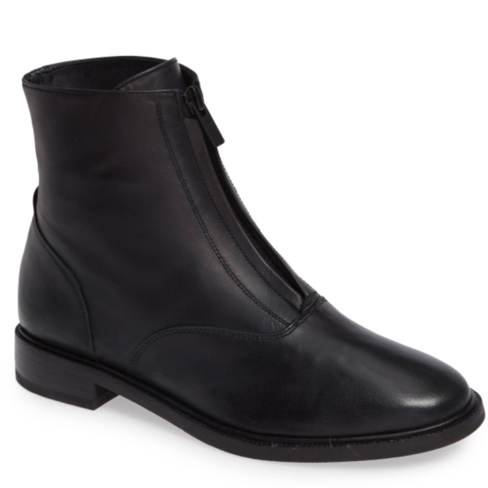 Frye
Kelly Front Zip Bootie